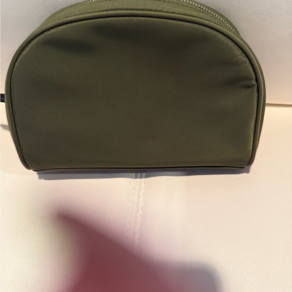 Kate Spade Medium Dome Cosmetic Bag New - Picture 3 of 6